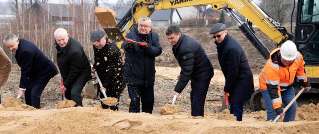 Kolejne inwestycje poprawiające bezpieczeństwo na drogach i na kolei