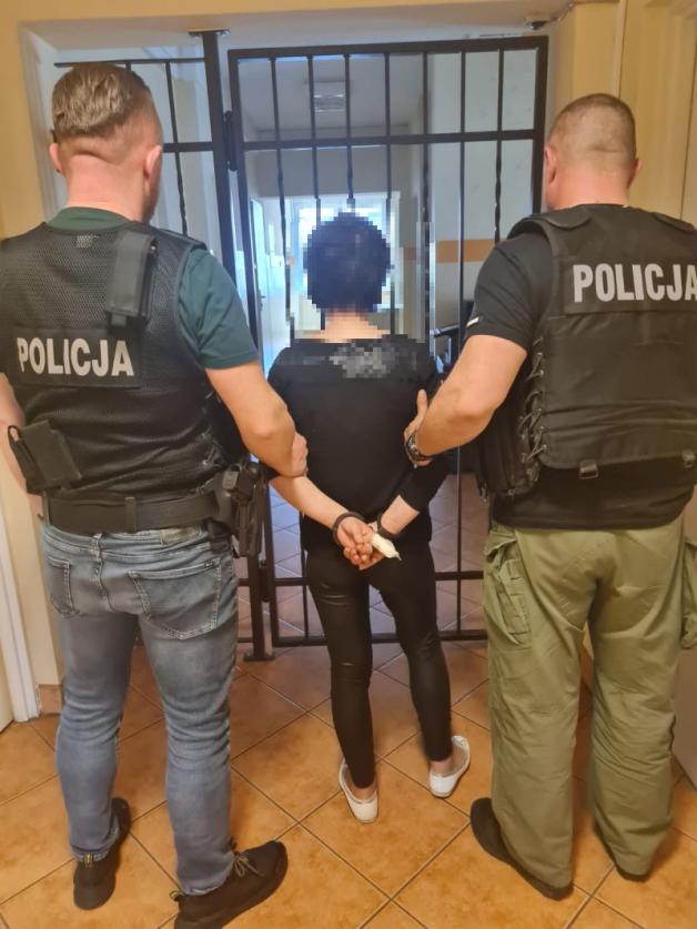 Niesakramentalna partnerka ukradła mu 105 tys zł i schowała się na poddaszu. Ślubu raczej nie będzie 