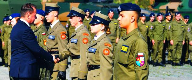 Minister M. Błaszczak: z każdym rokiem wzrasta zainteresowanie młodych ludzi edukacją w klasach mundurowych