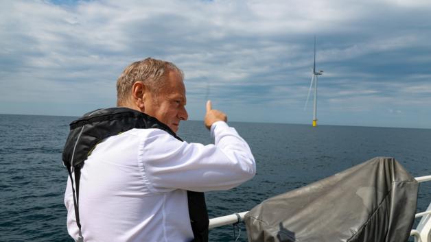 [VIDEO] Premier z wizytą na pierwszej w Polsce morskiej farmie wiatrowej.
